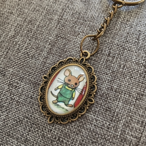 Richard Scarry 1970s book page keyring Mouse - Picture 2 of 5